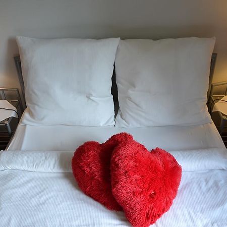 Hostel Ksiezycowy Иновроцлав Номер фото